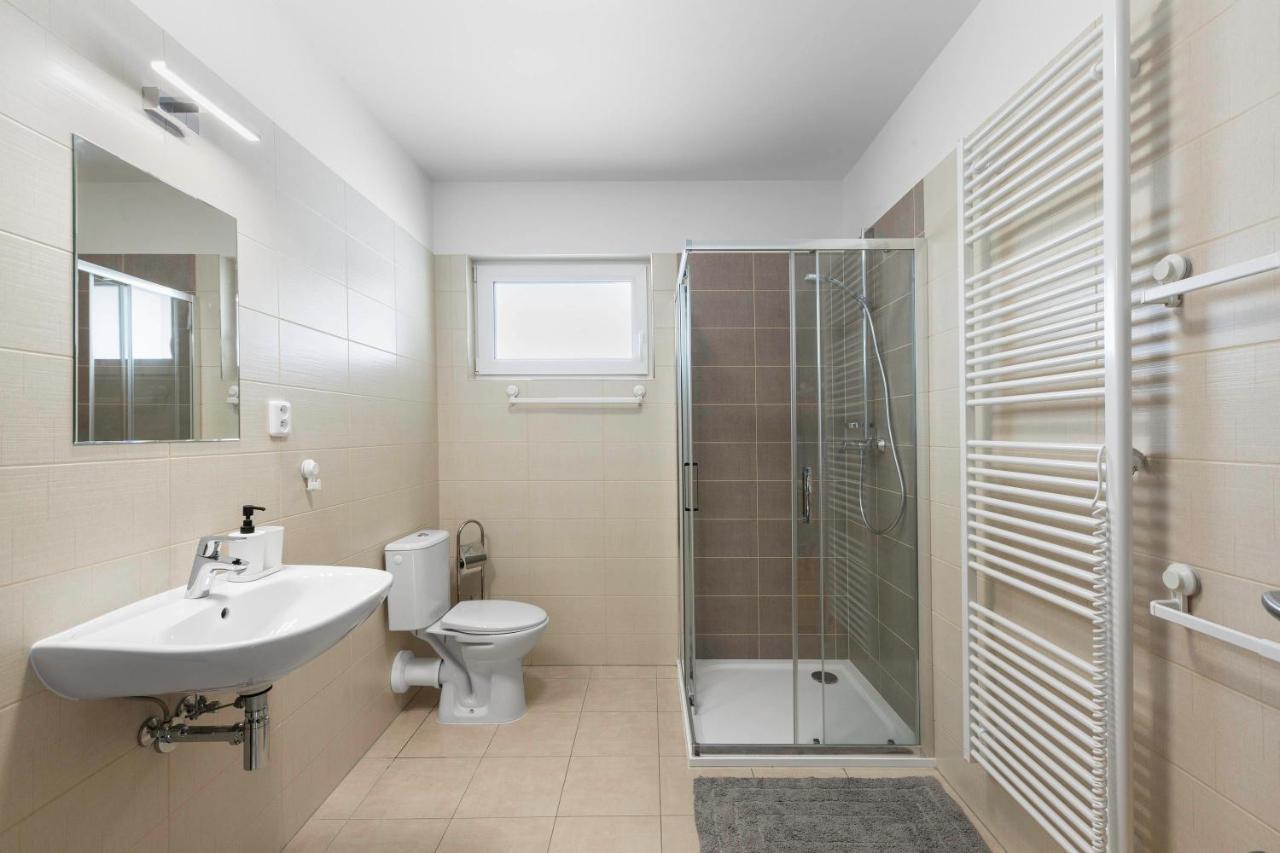 Holiday House Adam Prosecne Bagian luar foto