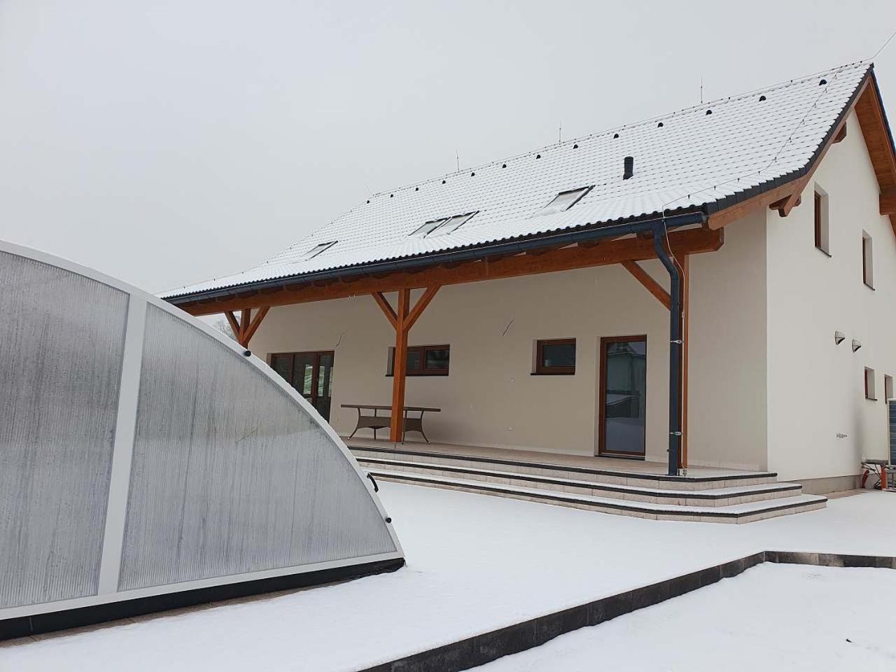 Holiday House Adam Prosecne Bagian luar foto